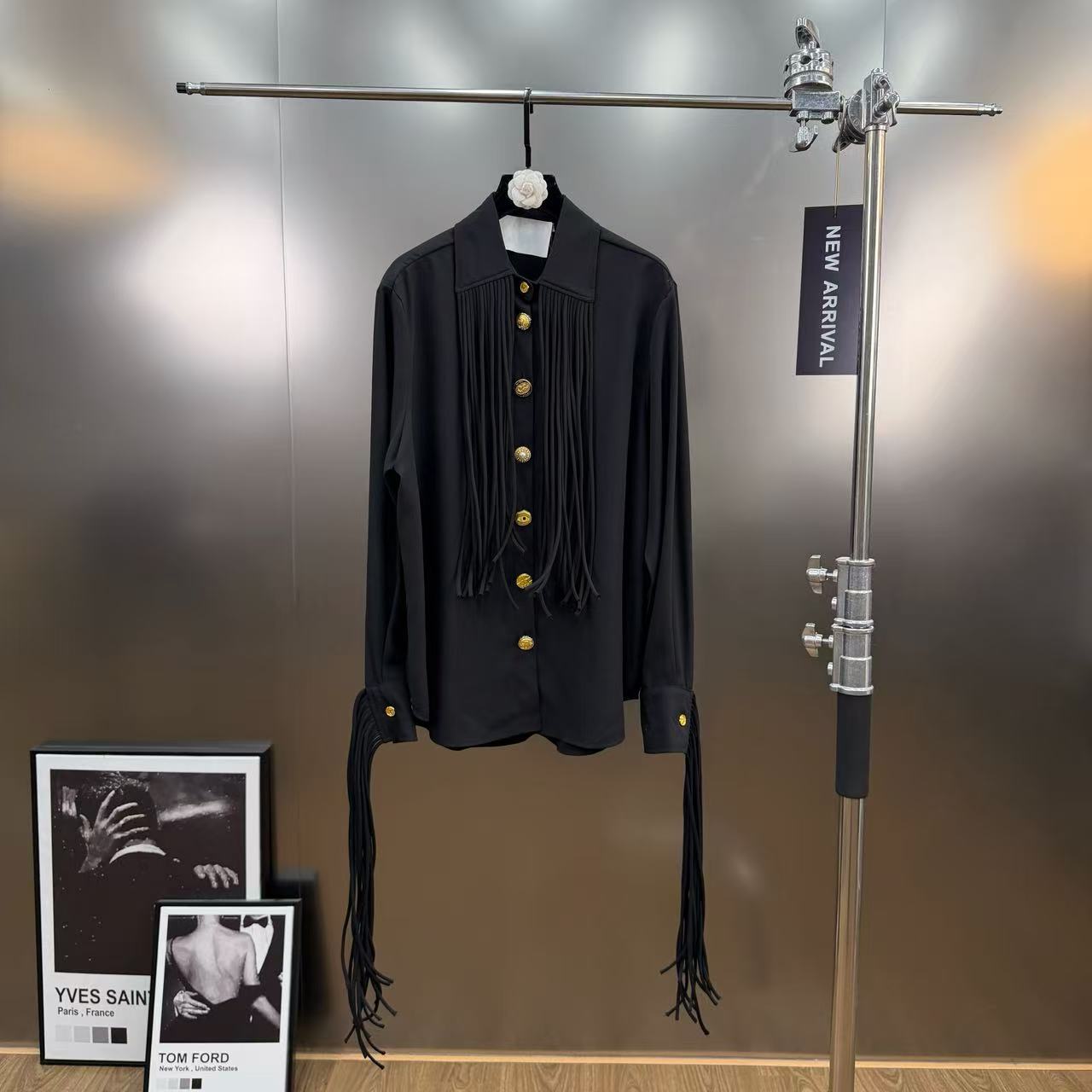 Metal buckle white top