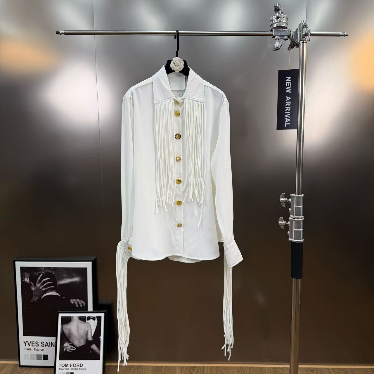 Metal buckle white top