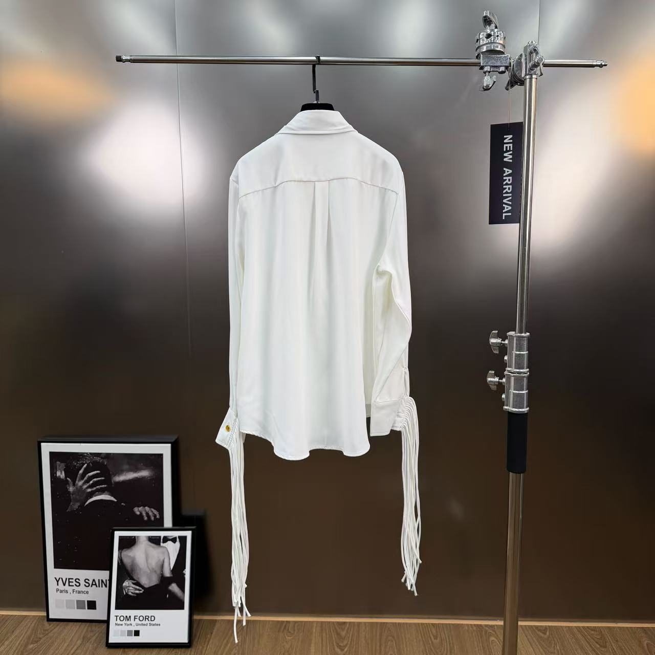 Metal buckle white top